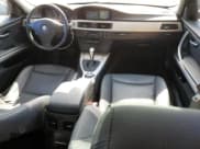 ✅ 2006 BMW 3 Series 325i • VIN: WBAVB17506NK31299 • Lot: 56131415. Wystawiony na Copart z przebiegiem 215 251 mil. Bezpłatny archiwum sprzedaży aukcyjnych z USA i szczegółowy raport historii pojazdu na DreamBid. Zdjęcie 8.