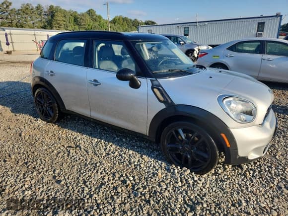 ✅ 2013 MINI Countryman S • VIN: WMWZC3C55DWP51120 • Лот: 71627075. Опубликован ранее на Copart с пробегом 148 533 миль. Бесплатный доступ к архиву аукционных продаж из США и подробный отчёт об истории автомобиля на DreamBid. Изображение 4.