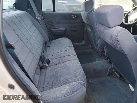 ✅ 1993 Plymouth Acclaim • VIN: 3P3XA46K9PT641785 • Лот: 82825254. Опубликован ранее на Copart с пробегом 107 752 миль. Бесплатный доступ к архиву аукционных продаж из США и подробный отчёт об истории автомобиля на DreamBid. Изображение 11.