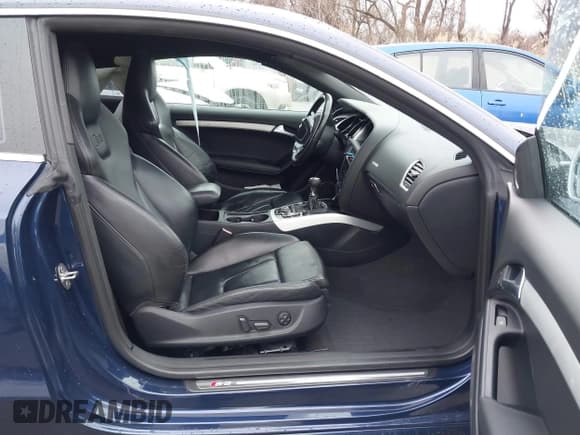 ✅ 2011 Audi S5 Prestige • VIN: WAU3VAFR5BA028011 • Lot: 41463645. Listed on IAAI with 98,202 mi. Free auction sales archive from the USA and detailed vehicle history report at DreamBid. Image 5.