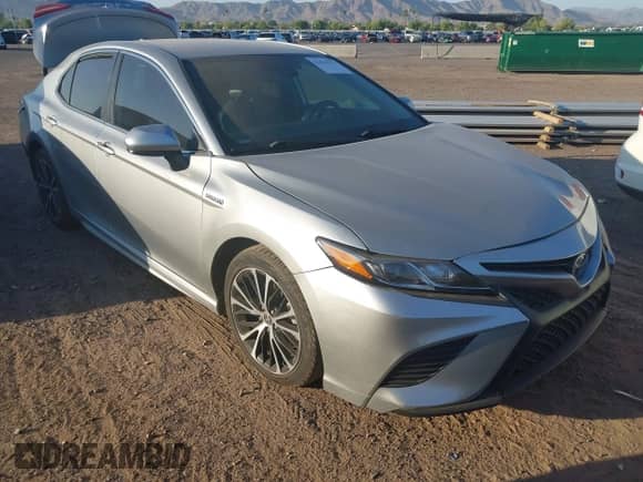 2020 Toyota Camry Hybrid SE z VIN 4T1G31AK9LU544839, wystawiony jako IAAI lot #42515791 z przebiegiem 53 023 mil mil oraz . Historia ofert i sprzedaży dostępna na DreamBid. Obrazek 1.