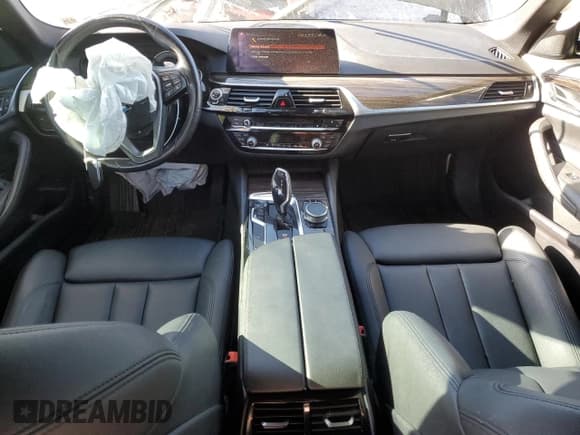 ✅ 2018 BMW 5 Series 530i xDrive • VIN: WBAJA7C51JWC75800 • Лот: 69188105. Опубликован ранее на Copart с пробегом 81 839 миль. Бесплатный доступ к архиву аукционных продаж из США и подробный отчёт об истории автомобиля на DreamBid. Изображение 8.