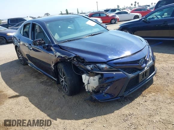 ✅ 2022 Toyota Camry Hybrid SE • VIN: 4T1G31AK9NU038804 • Лот: 42479021. Опубликован ранее на IAAI с пробегом 136 422 миль. Бесплатный доступ к архиву аукционных продаж из США и подробный отчёт об истории автомобиля на DreamBid. Изображение 1.
