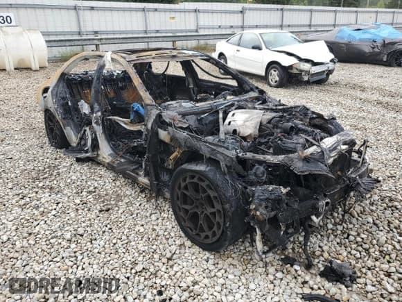 ✅ 2016 Mercedes-Benz C 63 S AMG • VIN: 55SWF8HB2GU129428 • Lot: 73542864. Listed on Copart with Not provided. Free auction sales archive from the USA and detailed vehicle history report at DreamBid. Image 4.