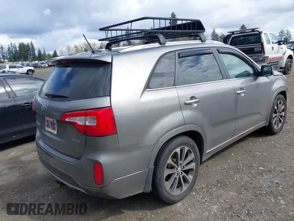 ✅ 2015 Kia Sorento SX Limited • VIN: 5XYKWDA7XFG591922 • Лот: 41947810. Опубликован ранее на IAAI с пробегом 127 167 миль. Бесплатный доступ к архиву аукционных продаж из США и подробный отчёт об истории автомобиля на DreamBid. Изображение 4.