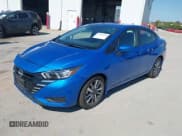 ✅ 2024 Nissan Versa SV • VIN: 3N1CN8EV8RL824221 • Лот: 43323299. Опубликован ранее на IAAI с пробегом 3 600 миль. Бесплатный доступ к архиву аукционных продаж из США и подробный отчёт об истории автомобиля на DreamBid. Изображение 2.