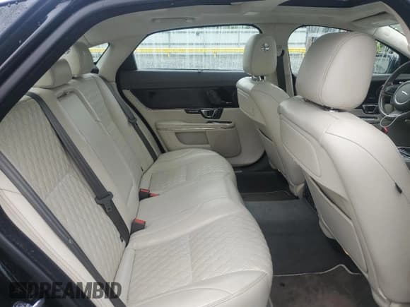 ✅ 2017 Jaguar XJ Portfolio • VIN: SAJWJ2GD3H8W10775 • Lot: 59276325. Wystawiony na Copart z przebiegiem 90 345 mil. Bezpłatny archiwum sprzedaży aukcyjnych z USA i szczegółowy raport historii pojazdu na DreamBid. Zdjęcie 10.