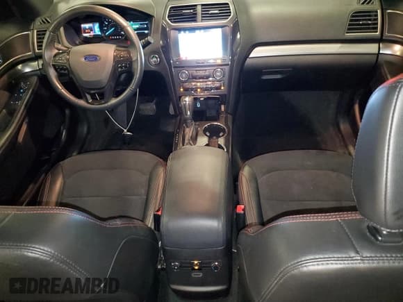 ✅ 2018 Ford Explorer XLT • VIN: 1FM5K8D83JGA97892 • Lot: 91930285. Wystawiony na Copart z przebiegiem 98 603 mil. Bezpłatny archiwum sprzedaży aukcyjnych z USA i szczegółowy raport historii pojazdu na DreamBid. Zdjęcie 8.