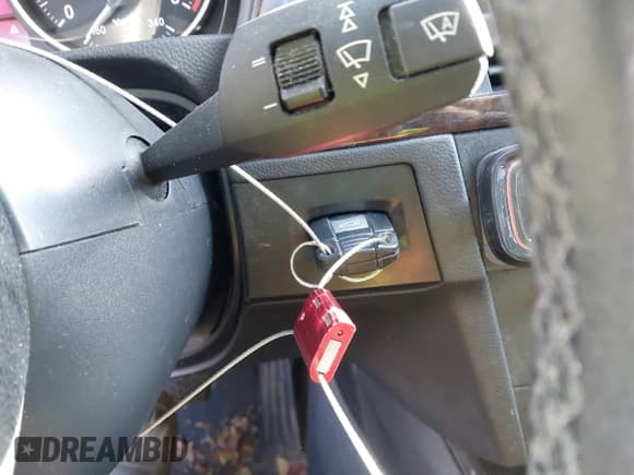 ✅ 2007 BMW 3 Series 335xi • VIN: WBAVD53527A008696 • Lot: 43897546. Listed on IAAI with 181,702 mi. Free auction sales archive from the USA and detailed vehicle history report at DreamBid. Image 11.