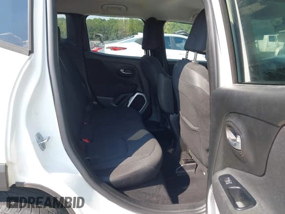 ✅ 2018 Jeep Renegade Altitude • VIN: ZACCJABB8JPG65352 • Lot: 43233063. Listed on IAAI with 74,377 mi. Free auction sales archive from the USA and detailed vehicle history report at DreamBid. Image 8.