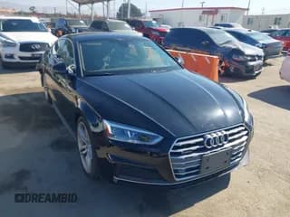 ✅ 2018 Audi A5 Sportback Premium Plus • VIN: WAUENCF5XJA065975 • Lot: 42865582. Wystawiony na IAAI z przebiegiem 71 171 mil. Bezpłatny archiwum sprzedaży aukcyjnych z USA i szczegółowy raport historii pojazdu na DreamBid. Zdjęcie 1.