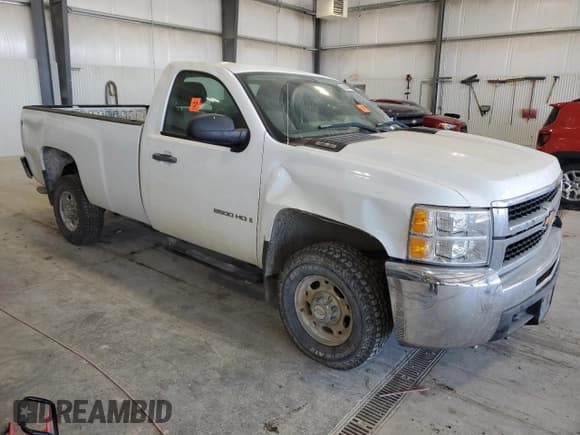 ✅ 2007 Chevrolet Silverado 2500HD 1LT • VIN: 1GCHK24K07E511824 • Lot: 85600565. Wystawiony na Copart z przebiegiem 128 908 mil. Bezpłatny archiwum sprzedaży aukcyjnych z USA i szczegółowy raport historii pojazdu na DreamBid. Zdjęcie 4.