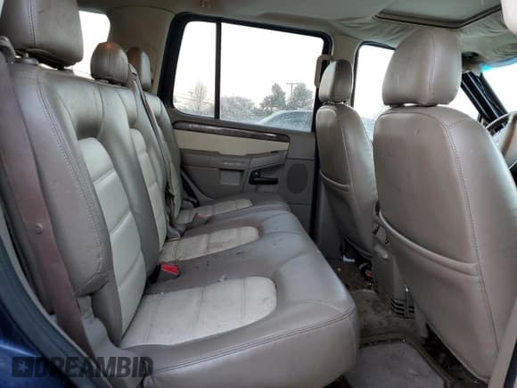 ✅ 2004 Ford Explorer • VIN: 1FMZU84K14UB02472 • Lot: 88169555. Wystawiony na Copart z przebiegiem 137 619 mil. Bezpłatny archiwum sprzedaży aukcyjnych z USA i szczegółowy raport historii pojazdu na DreamBid. Zdjęcie 11.