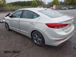 2017 Hyundai Elantra SE z VIN 5NPD84LF3HH010697, wystawiony jako IAAI lot #43279385 z przebiegiem 89 836 mil mil oraz . Historia ofert i sprzedaży dostępna na DreamBid. Obrazek 3.