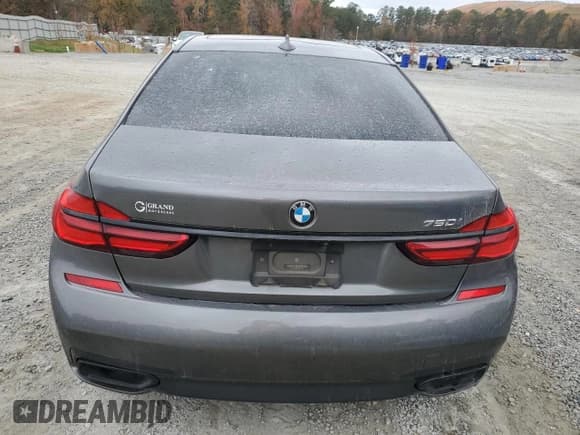 ✅ 2017 BMW 7 Series 750i • VIN: WBA7F0C57HGM21279 • Lot: 90692325. Wystawiony na Copart z przebiegiem 122 955 mil. Bezpłatny archiwum sprzedaży aukcyjnych z USA i szczegółowy raport historii pojazdu na DreamBid. Zdjęcie 6.