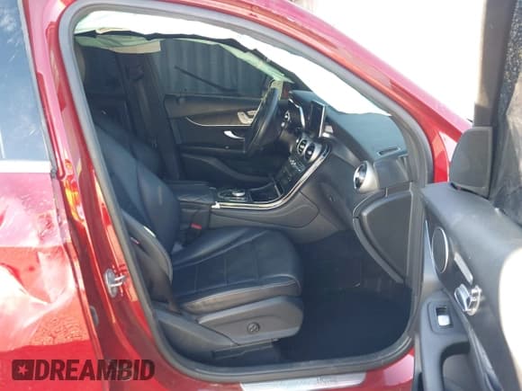 ✅ 2018 Mercedes-Benz GLC 300 • VIN: WDC0G4JB7JV089101 • Lot: 43564856. Wystawiony na IAAI z przebiegiem 101 293 mil. Bezpłatny archiwum sprzedaży aukcyjnych z USA i szczegółowy raport historii pojazdu na DreamBid. Zdjęcie 5.