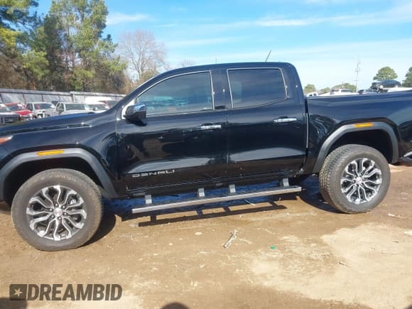 ✅ 2023 GMC Canyon 4WD Denali • VIN: 1GTP6FEK9P1146606 • Lot: 41330983. Wystawiony na IAAI z przebiegiem 18 907 mil. Bezpłatny archiwum sprzedaży aukcyjnych z USA i szczegółowy raport historii pojazdu na DreamBid. Zdjęcie 14.