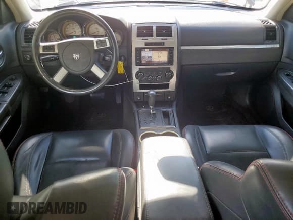 ✅ 2010 Dodge Charger R/T • VIN: 2B3CA8CT9AH274004 • Lot: 82222915. Wystawiony na Copart z przebiegiem 195 131 mil. Bezpłatny archiwum sprzedaży aukcyjnych z USA i szczegółowy raport historii pojazdu na DreamBid. Zdjęcie 8.