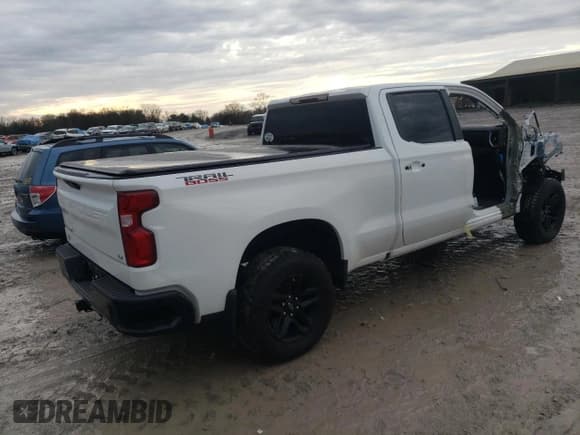 ✅ 2022 Chevrolet Silverado 1500 • VIN: 1GCUYFETXNZ123629 • Лот: 43431105. Опубликован ранее на Copart с пробегом 68 040 миль. Бесплатный доступ к архиву аукционных продаж из США и подробный отчёт об истории автомобиля на DreamBid. Изображение 3.