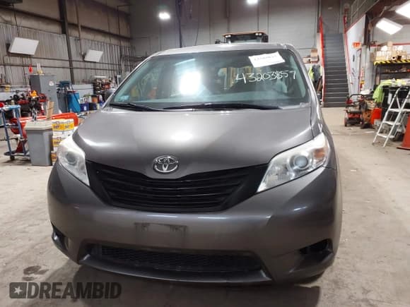 ✅ 2016 Toyota Sienna L • VIN: 5TDZK3DC9GS740287 • Lot: 43203857. Wystawiony na IAAI z przebiegiem 133 005 mil. Bezpłatny archiwum sprzedaży aukcyjnych z USA i szczegółowy raport historii pojazdu na DreamBid. Zdjęcie 13.