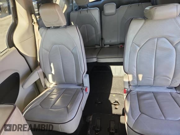 ✅ 2017 Chrysler Pacifica Limited • VIN: 2C4RC1GGXHR668736 • Lot: 91104045. Wystawiony na Copart z przebiegiem 114 865 mil. Bezpłatny archiwum sprzedaży aukcyjnych z USA i szczegółowy raport historii pojazdu na DreamBid. Zdjęcie 10.