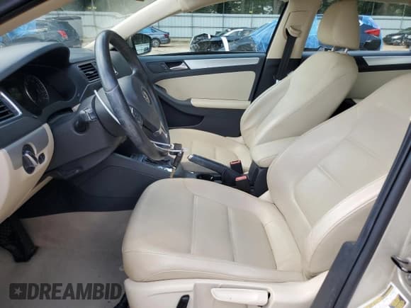 ✅ 2013 Volkswagen Jetta SE • VIN: 3VWDX7AJ8DM231595 • Lot: 62887465. Wystawiony na Copart z przebiegiem 72 320 mil. Bezpłatny archiwum sprzedaży aukcyjnych z USA i szczegółowy raport historii pojazdu na DreamBid. Zdjęcie 7.