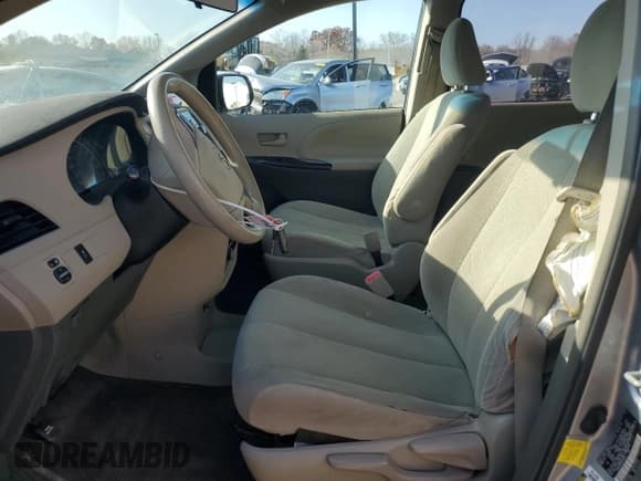 ✅ 2011 Toyota Sienna • VIN: 5TDZK3DC2BS155527 • Lot: 92802835. Listed on Copart with 155,581 mi. Free auction sales archive from the USA and detailed vehicle history report at DreamBid. Image 7.