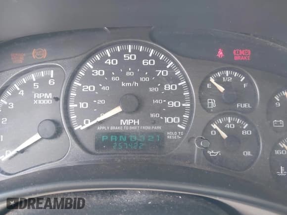 ✅ 2002 Chevrolet Suburban LS • VIN: 3GNEC16Z72G304778 • Лот: 42165459. Опубликован ранее на IAAI с пробегом 257 422 миль. Бесплатный доступ к архиву аукционных продаж из США и подробный отчёт об истории автомобиля на DreamBid. Изображение 7.