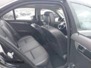 ✅ 2011 Mercedes-Benz C 300 Sport • VIN: WDDGF8BB2BR140887 • Lot: 43650721. Wystawiony na IAAI z przebiegiem 90 122 mil. Bezpłatny archiwum sprzedaży aukcyjnych z USA i szczegółowy raport historii pojazdu na DreamBid. Zdjęcie 8.