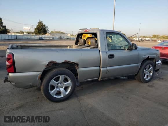 ✅ 2003 Chevrolet Silverado 1500 • VIN: 1GCEC14V43Z239995 • Lot: 71229394. Wystawiony na Copart z przebiegiem 301 543 mil mil. Skorzystaj z bezpłatnego archiwum sprzedaży aukcyjnych z USA i zobacz szczegółowy raport historii pojazdu na DreamBid. Zdjęcie 3.