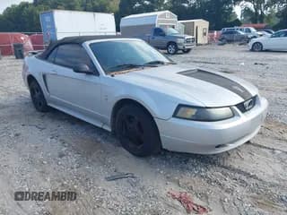 ✅ 2002 Ford Mustang Deluxe • VIN: 1FAFP444X2F228099 • Lot: 43035080. Wystawiony na IAAI z przebiegiem 171 917 mil. Bezpłatny archiwum sprzedaży aukcyjnych z USA i szczegółowy raport historii pojazdu na DreamBid. Zdjęcie 1.