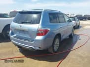 ✅ 2009 Toyota Highlander • VIN: JTEEW41AX92033863 • Lot: 41788531. Wystawiony na IAAI z przebiegiem 215 787 mil. Bezpłatny archiwum sprzedaży aukcyjnych z USA i szczegółowy raport historii pojazdu na DreamBid. Zdjęcie 4.