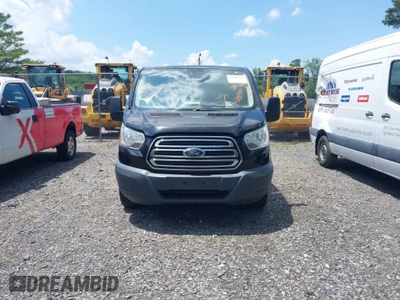✅ 2017 Ford Transit • VIN: 1FTYE1YM5HKA48028 • Lot: 42387554. Wystawiony na IAAI z przebiegiem 138 676 mil. Bezpłatny archiwum sprzedaży aukcyjnych z USA i szczegółowy raport historii pojazdu na DreamBid. Zdjęcie 12.