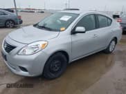 ✅ 2013 Nissan Versa S • VIN: 3N1CN7AP1DL877658 • Лот: 42441826. Опубликован ранее на IAAI с пробегом 140 542 миль. Бесплатный доступ к архиву аукционных продаж из США и подробный отчёт об истории автомобиля на DreamBid. Изображение 2.