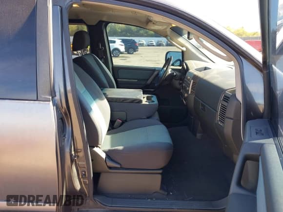 ✅ 2006 Nissan Titan SE • VIN: 1N6BA06AX6N528613 • Lot: 43597284. Listed on IAAI with 253,704 mi. Free auction sales archive from the USA and detailed vehicle history report at DreamBid. Image 5.