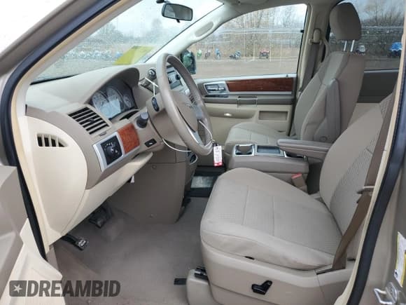 ✅ 2009 Chrysler Town & Country Touring • VIN: 2A8HR54109R562520 • Лот: 93344325. Опубликован ранее на Copart с пробегом 65 707 миль. Бесплатный доступ к архиву аукционных продаж из США и подробный отчёт об истории автомобиля на DreamBid. Изображение 7.