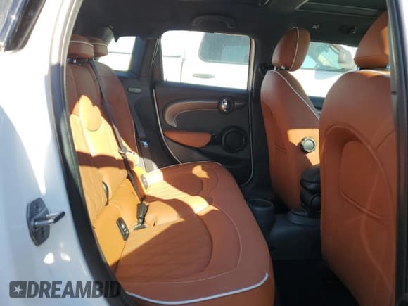 ✅ 2024 MINI Hardtop 4 Door Cooper • VIN: WMW33DK00R2U88843 • Lot: 82409674. Wystawiony na Copart z przebiegiem 6 701 mil. Bezpłatny archiwum sprzedaży aukcyjnych z USA i szczegółowy raport historii pojazdu na DreamBid. Zdjęcie 10.