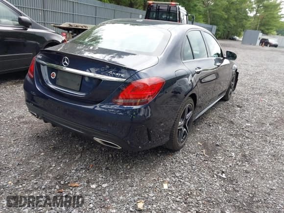 ✅ 2020 Mercedes-Benz C 300 • VIN: WDDWF8EB7LR564784 • Lot: 42896471. Wystawiony na IAAI z przebiegiem 60 147 mil. Bezpłatny archiwum sprzedaży aukcyjnych z USA i szczegółowy raport historii pojazdu na DreamBid. Zdjęcie 4.