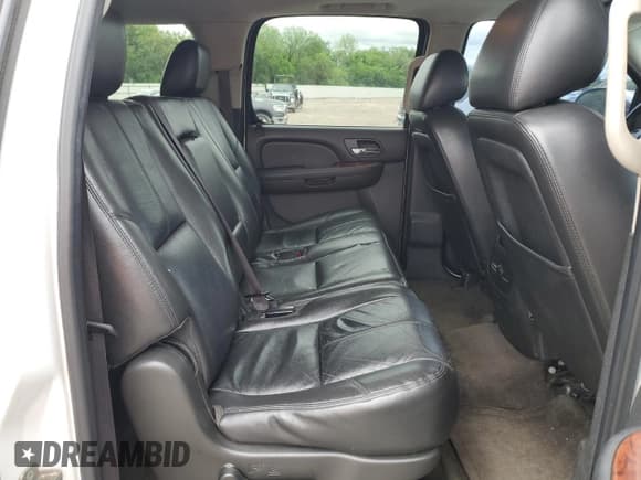 ✅ 2012 Chevrolet Suburban LT • VIN: 1GNSKJE79CR302361 • Lot: 55122015. Wystawiony na Copart z przebiegiem 190 807 mil. Bezpłatny archiwum sprzedaży aukcyjnych z USA i szczegółowy raport historii pojazdu na DreamBid. Zdjęcie 11.