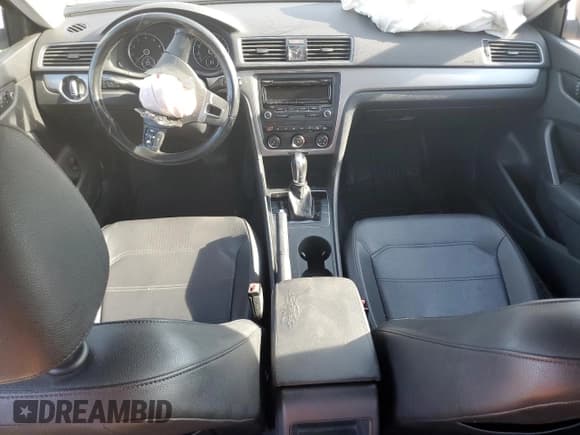 ✅ 2015 Volkswagen Passat Wolfsburg Edition • VIN: 1VWAT7A37FC028864 • Lot: 68624835. Wystawiony na Copart z przebiegiem 109 807 mil. Bezpłatny archiwum sprzedaży aukcyjnych z USA i szczegółowy raport historii pojazdu na DreamBid. Zdjęcie 8.