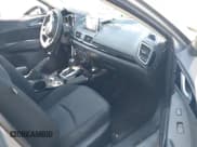 ✅ 2016 Mazda 3 i Sport • VIN: JM1BM1J75G1324001 • Lot: 43449053. Wystawiony na IAAI z przebiegiem 152 494 mil. Bezpłatny archiwum sprzedaży aukcyjnych z USA i szczegółowy raport historii pojazdu na DreamBid. Zdjęcie 5.