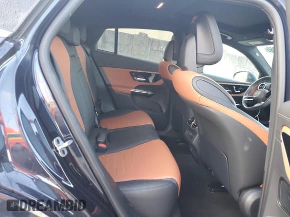✅ 2024 Mercedes-Benz GLC 300 • VIN: W1NKJ4HBXRF095897 • Лот: 85502865. Опубликован ранее на Copart с пробегом 27 567 миль. Бесплатный доступ к архиву аукционных продаж из США и подробный отчёт об истории автомобиля на DreamBid. Изображение 11.