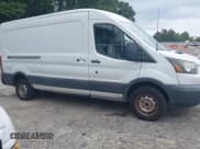 ✅ 2015 Ford Transit Cargo • VIN: 1FTNR2CM0FKA92570 • Lot: 43061239. Wystawiony na IAAI z przebiegiem 221 884 mil. Bezpłatny archiwum sprzedaży aukcyjnych z USA i szczegółowy raport historii pojazdu na DreamBid. Zdjęcie 13.