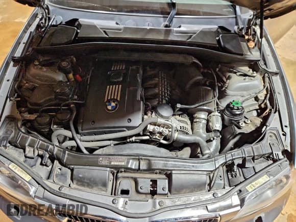 ✅ 2009 BMW 1 Series 135i • VIN: WBAUN93509VE94617 • Лот: 95035755. Опубликован ранее на Copart с пробегом 160 959 миль. Бесплатный доступ к архиву аукционных продаж из США и подробный отчёт об истории автомобиля на DreamBid. Изображение 11.