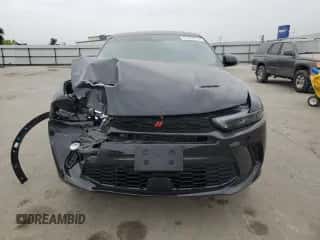 2024 Dodge Hornet R/T z VIN ZACPDFCWXR3A15822, wystawiony jako Copart lot #53302315 z przebiegiem 4 425 mil mil oraz Szkoda całkowita • Salvage title. Historia ofert i sprzedaży dostępna na DreamBid. Obrazek 5.