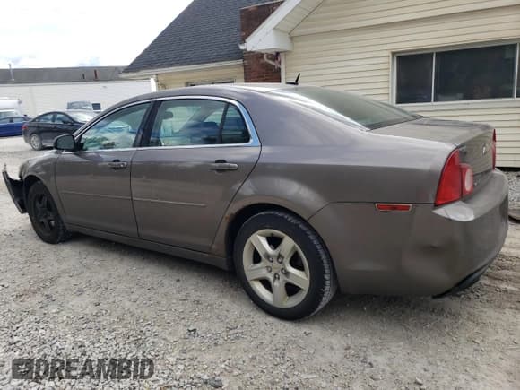 ✅ 2011 Chevrolet Malibu 1LS • VIN: 1G1ZB5E16BF204388 • Lot: 75195854. Wystawiony na Copart z przebiegiem 232 079 mil. Bezpłatny archiwum sprzedaży aukcyjnych z USA i szczegółowy raport historii pojazdu na DreamBid. Zdjęcie 2.