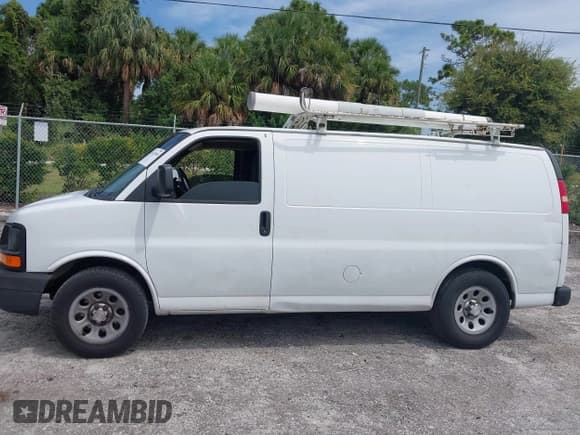 ✅ 2014 Chevrolet Express Cargo • VIN: 1GCSGAFX7E1182411 • Lot: 43142948. Wystawiony na IAAI z przebiegiem 248 561 mil. Bezpłatny archiwum sprzedaży aukcyjnych z USA i szczegółowy raport historii pojazdu na DreamBid. Zdjęcie 14.