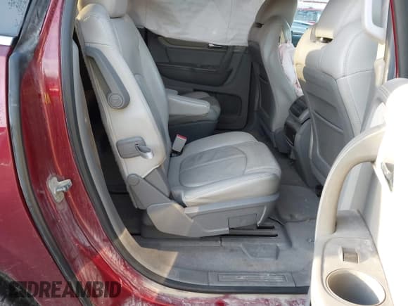 ✅ 2015 Chevrolet Traverse LT • VIN: 1GNKRHKD9FJ102047 • Lot: 43543491. Wystawiony na IAAI z przebiegiem 233 086 mil. Bezpłatny archiwum sprzedaży aukcyjnych z USA i szczegółowy raport historii pojazdu na DreamBid. Zdjęcie 8.