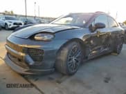 ✅ 2024 Porsche Macan • VIN: WP1AA2XA3RL000819 • Лот: 95869605. Опубликован ранее на Copart с пробегом 17 678 миль. Бесплатный доступ к архиву аукционных продаж из США и подробный отчёт об истории автомобиля на DreamBid. Изображение 1.