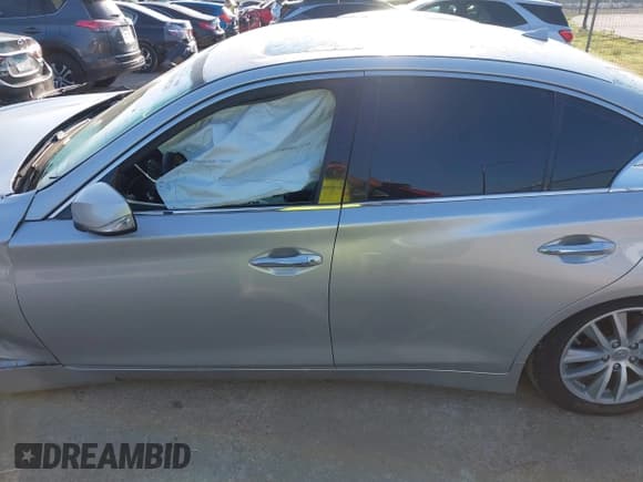 ✅ 2016 Infiniti Q50 Premium • VIN: JN1CV7AP0GM202801 • Lot: 43169243. Wystawiony na IAAI z przebiegiem 149 851 mil. Bezpłatny archiwum sprzedaży aukcyjnych z USA i szczegółowy raport historii pojazdu na DreamBid. Zdjęcie 13.